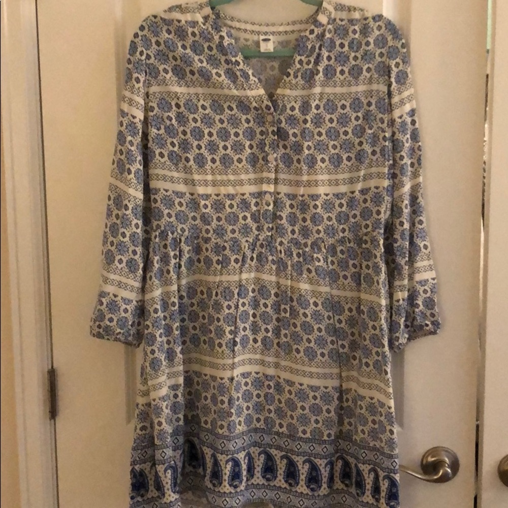 Old Navy Small White/ Blue Paisley Dress. L sleeve